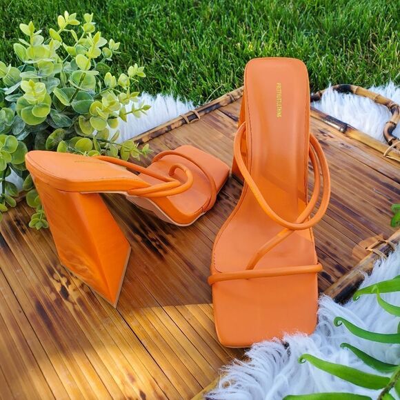 Pretty Little Thing Open Toe Chunky Block Triangular Heel Sandal Sz 9 - Picture 10 of 13